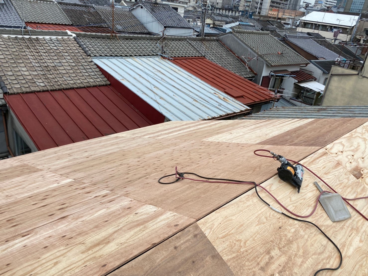 野地板の増し張りと水切り板金